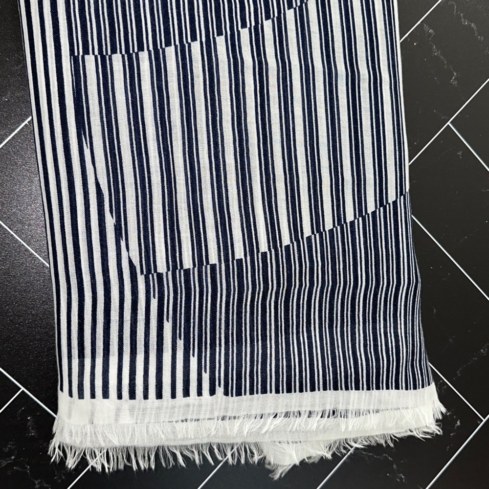 CHANEL SCARF BLUE AND WHITE - Picture 8 of 8